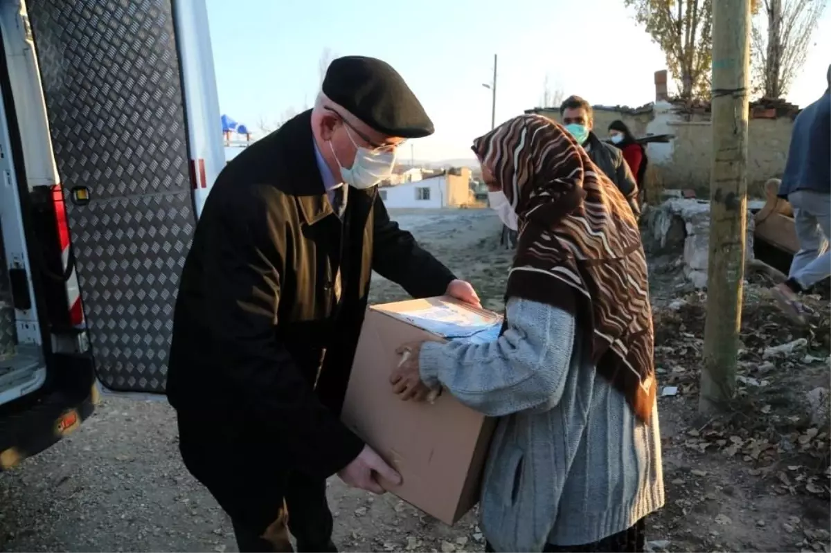 Odunpazarı Belediyesi ihtiyaç sahibi ailelere erzak kolisi dağıttı