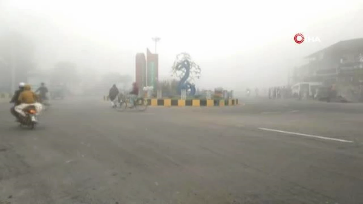 Pakistan\'da sisli hava kazalara neden oldu