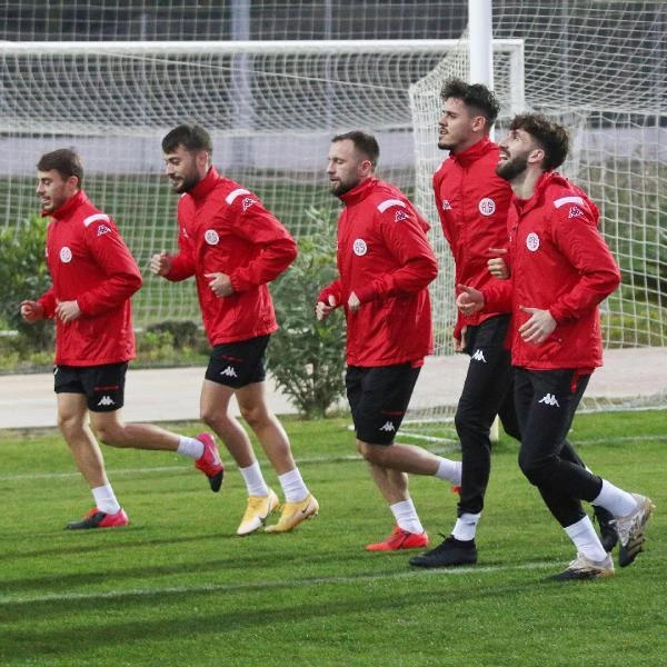 Antalyaspor'da 7 futbolcudan iyi haber