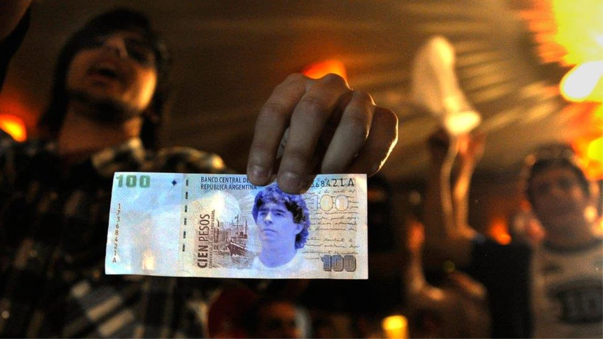 Arjantinli senatör Maradona resimli banknot basılmasını önerdi