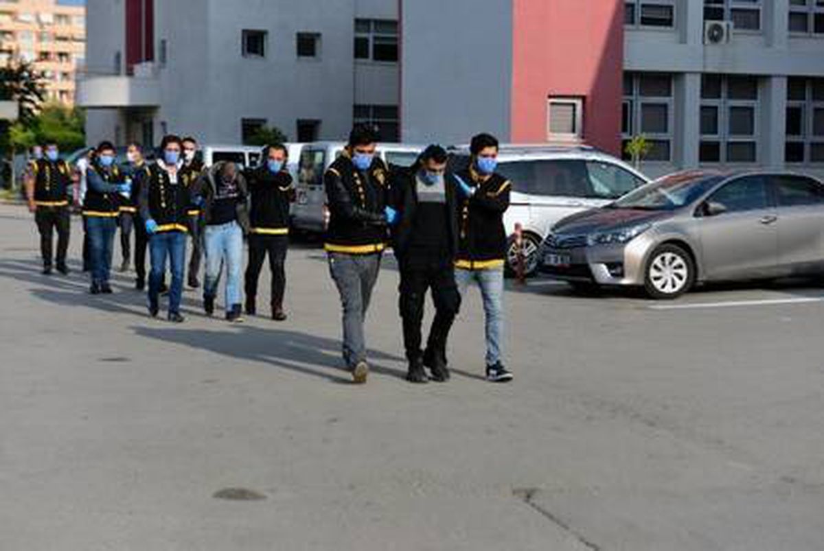 Çiftlik evinde alıkoyup parasını istediler, yakalandılar
