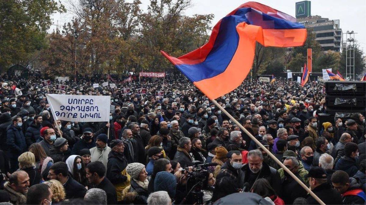 Dağlık Karabağ: Erivan\'da sivil itaatsizlik eylemleri başladı, protestocular Paşinyan\'ın istifasını istiyor