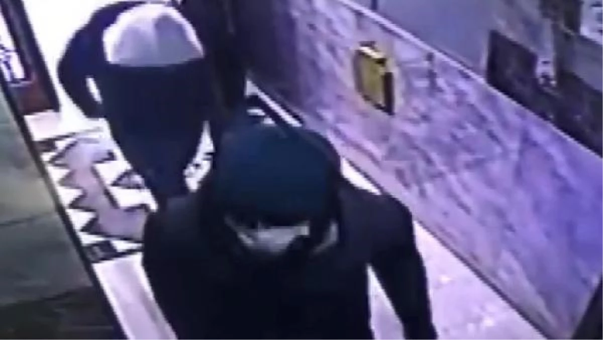 Son dakika: Esenyurt\'ta asansör parçası çalan hırsızlar kamerada