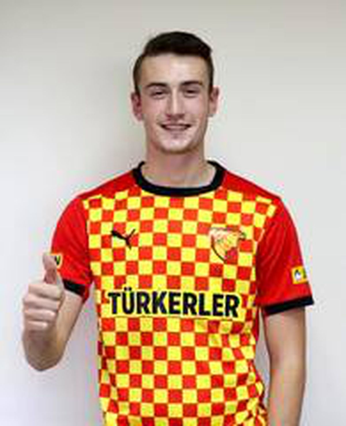 Göztepe\'de bir genç daha profesyonel oldu