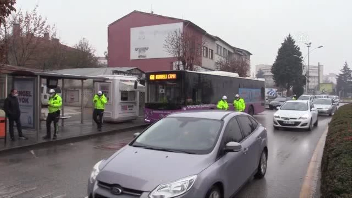 Halk otobüslerinde "sivil polisler" denetimlerini sürdürüyor