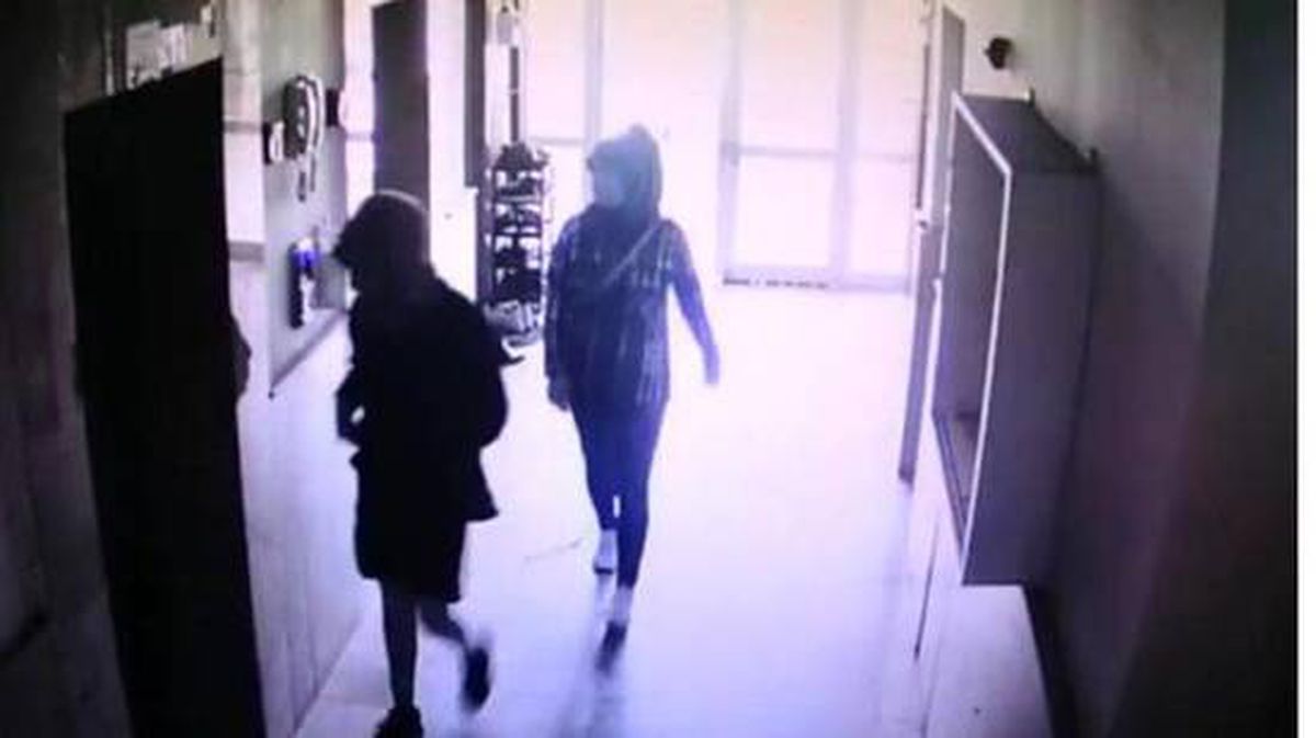 İki kadın, banyo lifi satma bahanesiyle girdikleri evleri soydu