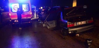 İki otomobil çarpıştı: 1'i ağır 3 yaralı