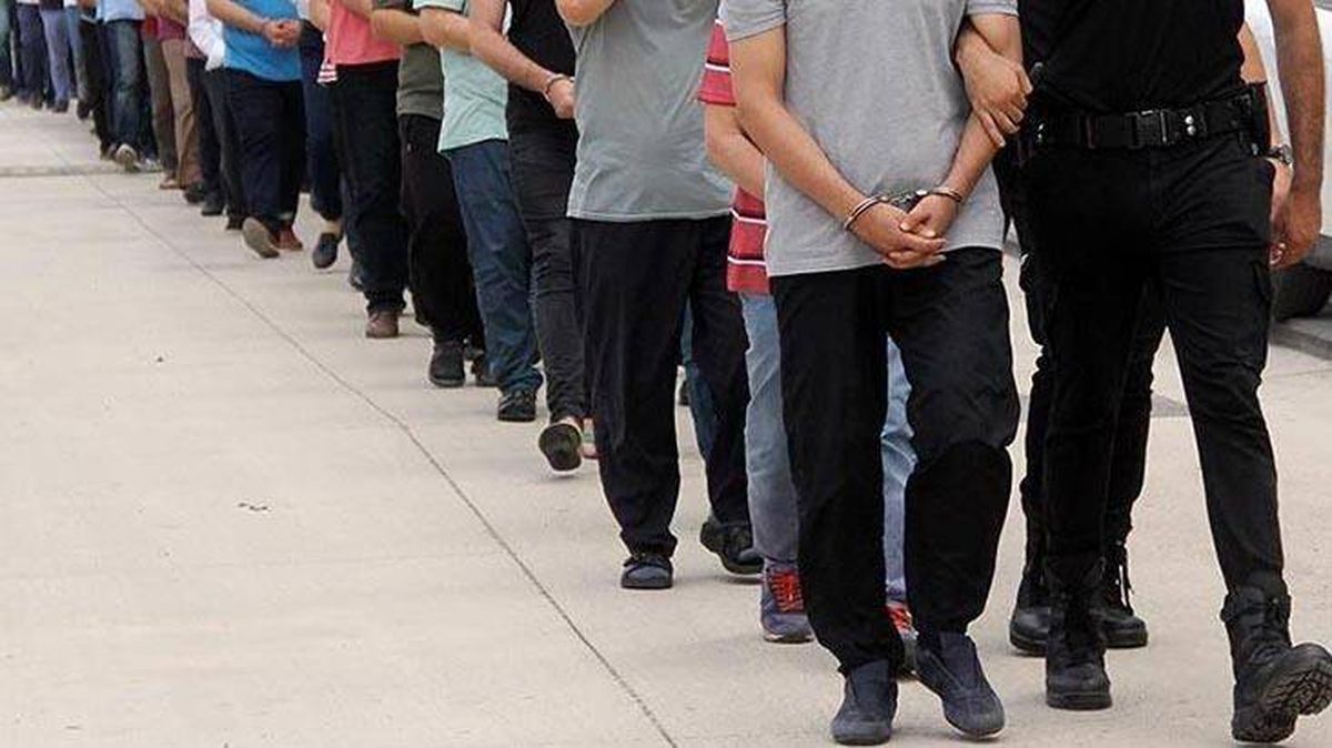 Son Dakika! İzmir\'de FETÖ\'nün TSK yapılanmasına yönelik operasyonda 304 kişi hakkında gözaltı kararı verildi