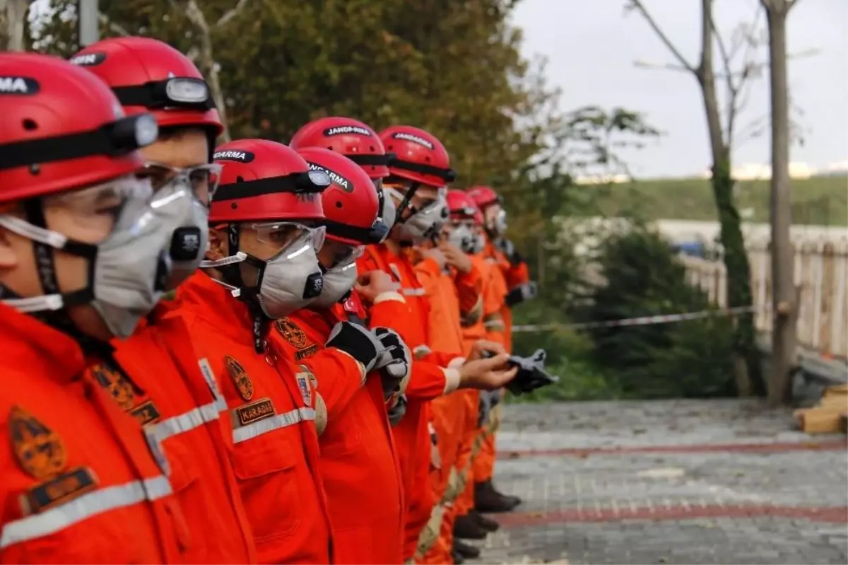 Son dakika haberi: Jandarma timlerinden İstanbul depremi tatbikatı