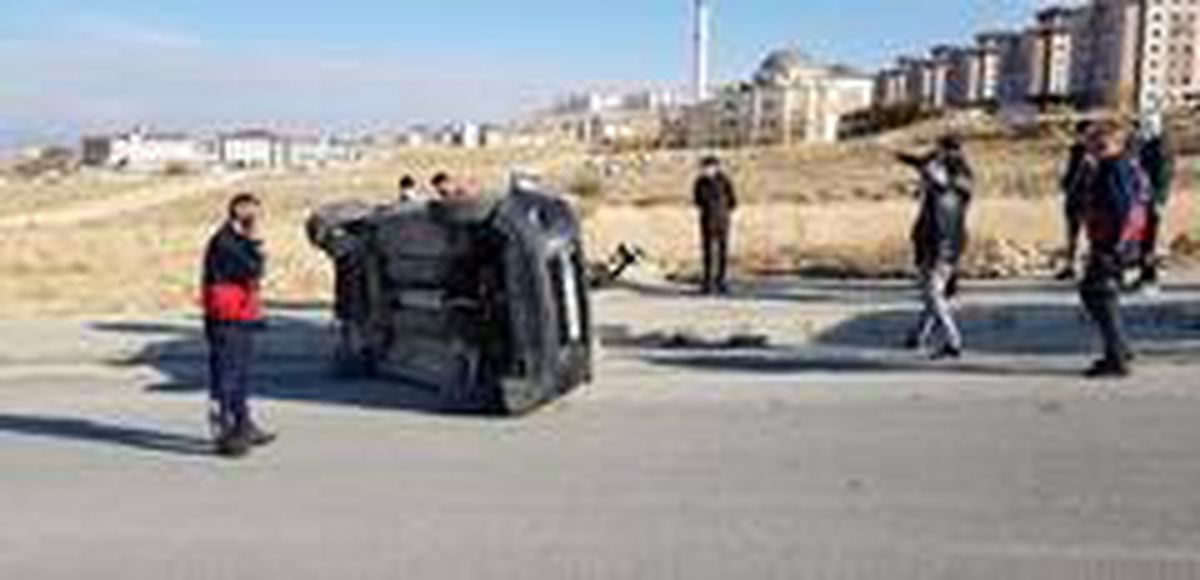 Kamyonetler çarpıştı: 5 yaralı