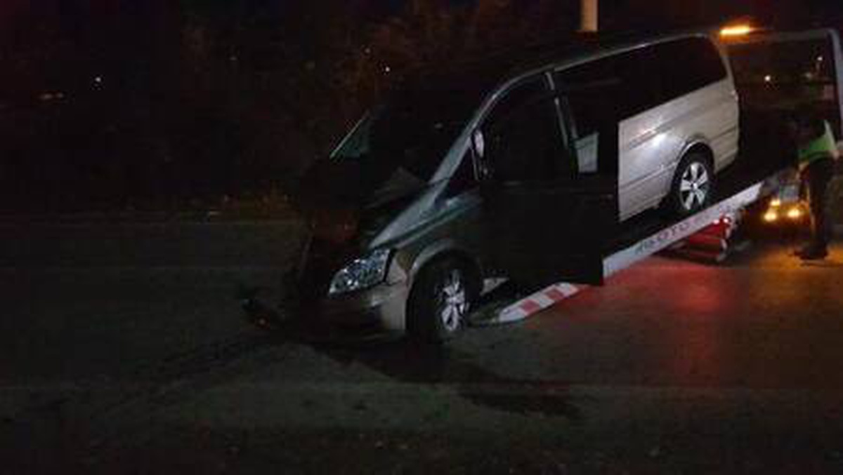 Kocaeli\'de minibüs ile otomobil kafa kafaya çarpıştı: 6 yaralı
