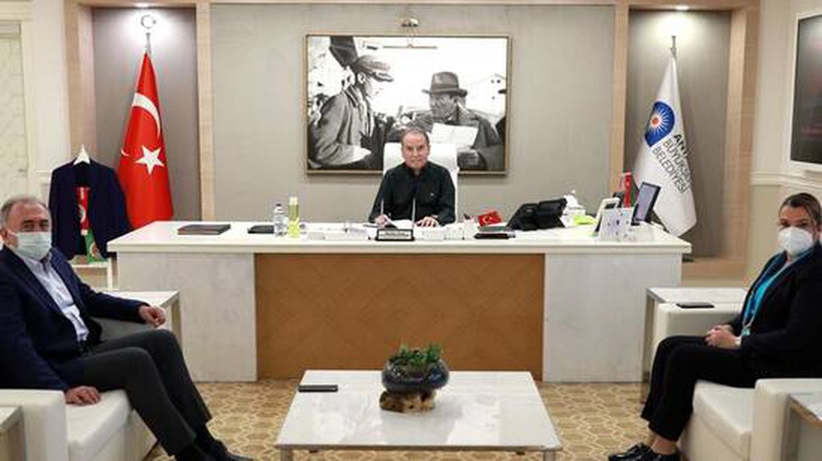 Koronavirüsü yenen Muhittin Böcek görev başında: Halkımın emrindeyim