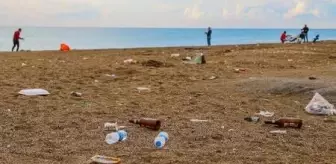 Kumköy sahili, çöplük gibi