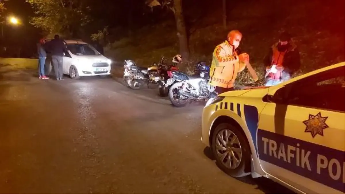 Motosikletlerinin plakasını maskeyle kapatıp gezen gençler yakalandı