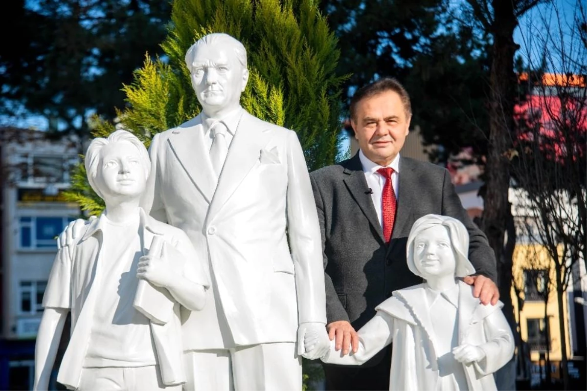 Son dakika yerel: "Mustafa Kemal Atatürk ve Çocuklar" isimli heykel açıldı