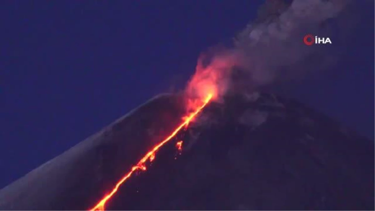 Rusya\'daki yanardağın lavları 1 buçuk kilometreye ulaştı