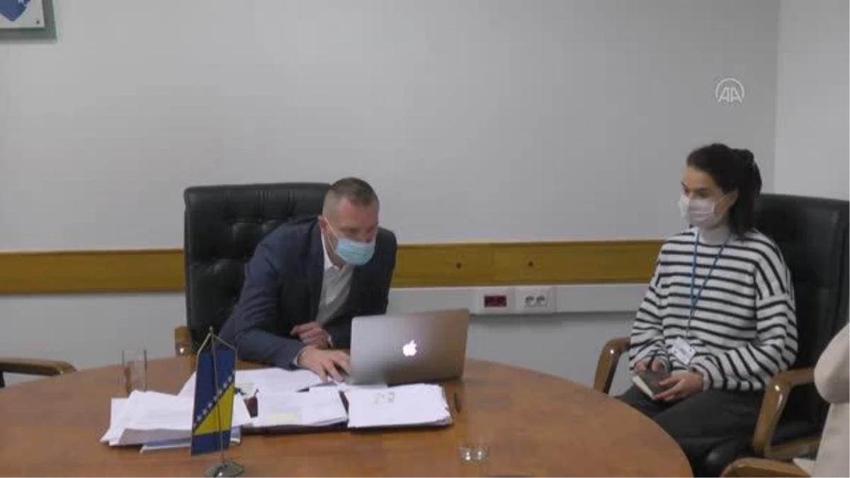 SARAYBOSNA - Bosna Hersek Adalet Bakanı Grubesa, AA\'nın "Yılın Fotoğrafları" oylamasına katıldı