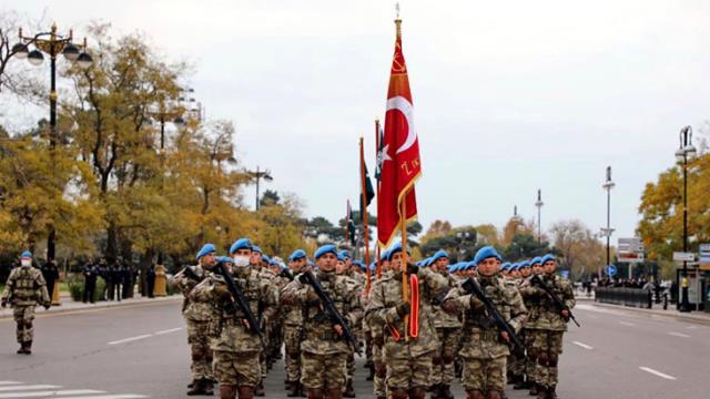 Türk askeri 10 Aralık Zafer Töreni için Azerbaycan'a gitti