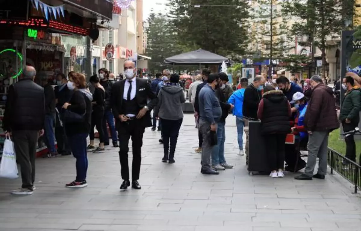 Vaka sayısı iki katına çıkan Antalya\'da kurallara uyulmuyor