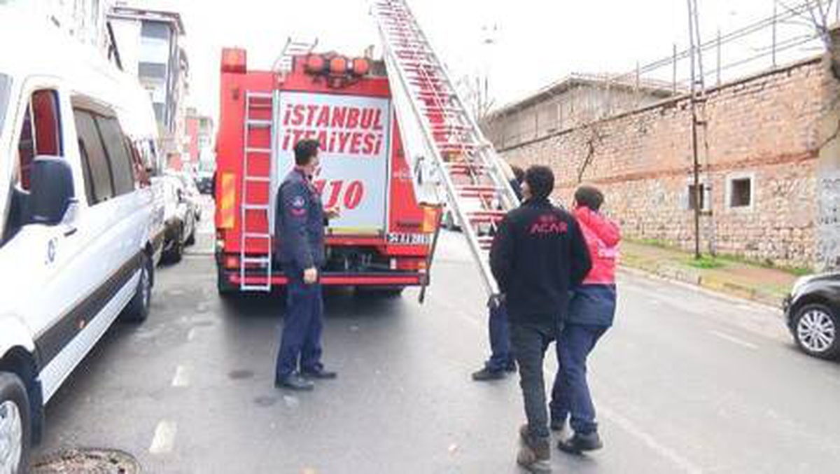 Son dakika haber! Ataşehir\'de 2 yaşındaki çocuk annesini balkona kilitledi