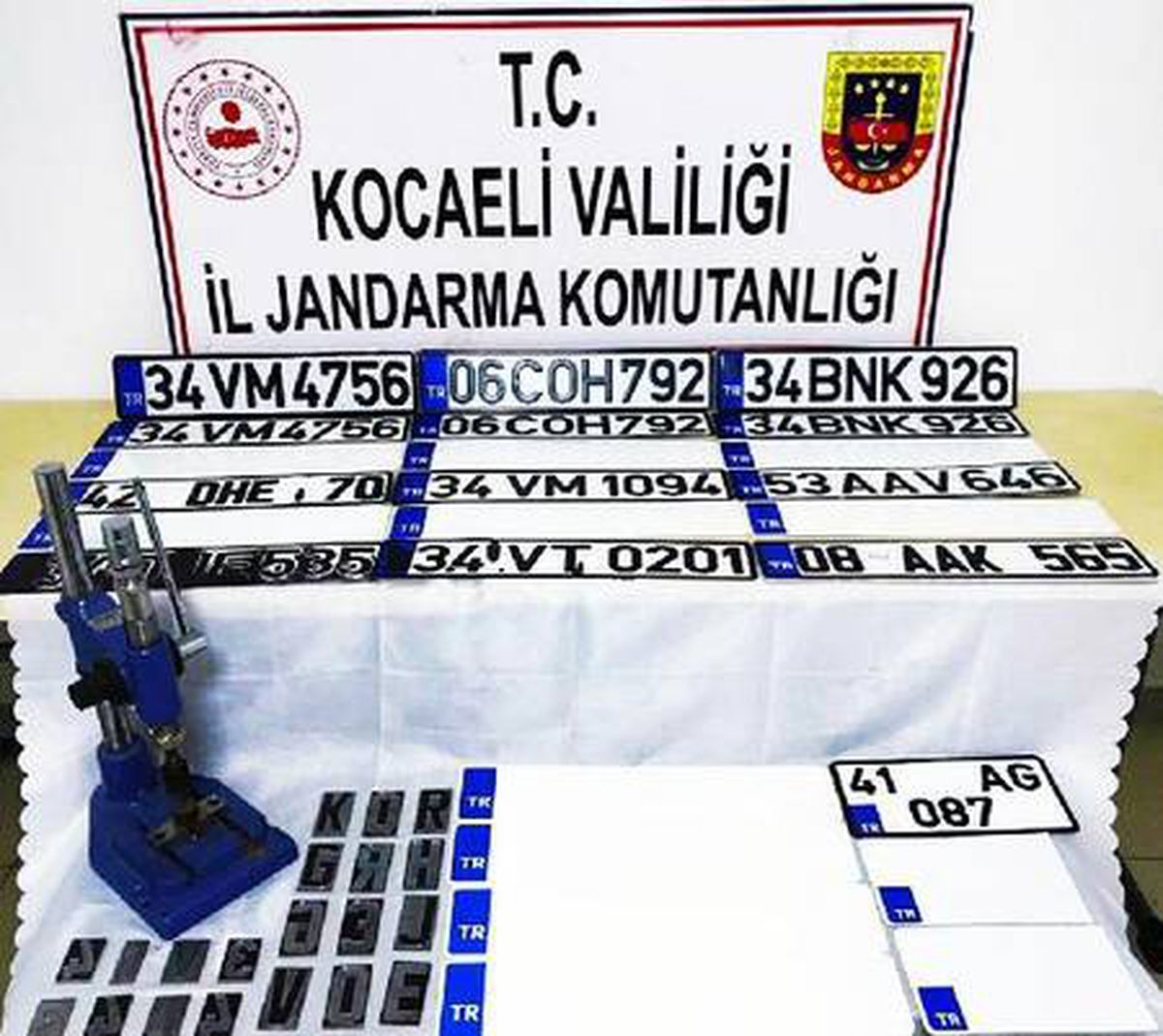 Kocaeli\'de sahte plaka operasyonu: 2 gözaltı