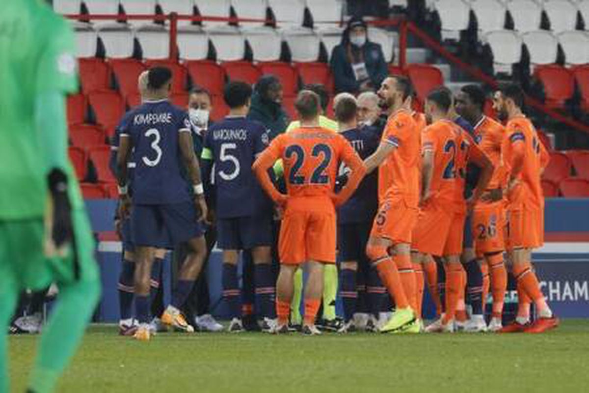 Paris Saint-Germain - İstanbul Başakşehir karşılaşması ertelendi