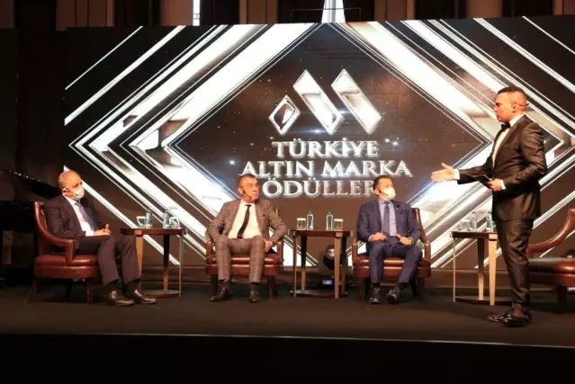 Şahin Kırbıyık'ın çevreci okul projesine ödül