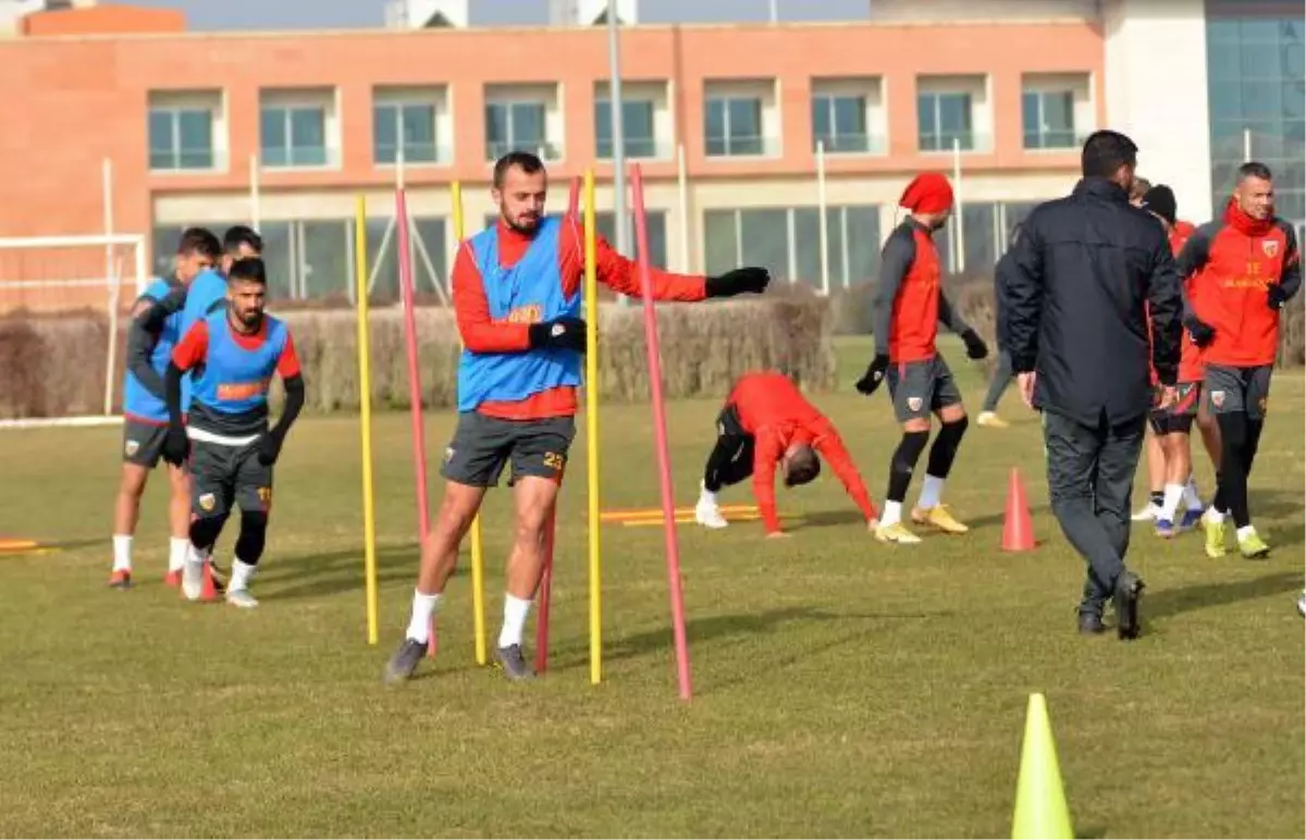 Samet Aybaba: Ne mutlu ki ırkçılığın ne olduğunu bilmeyen bir ırkın mensubuyum