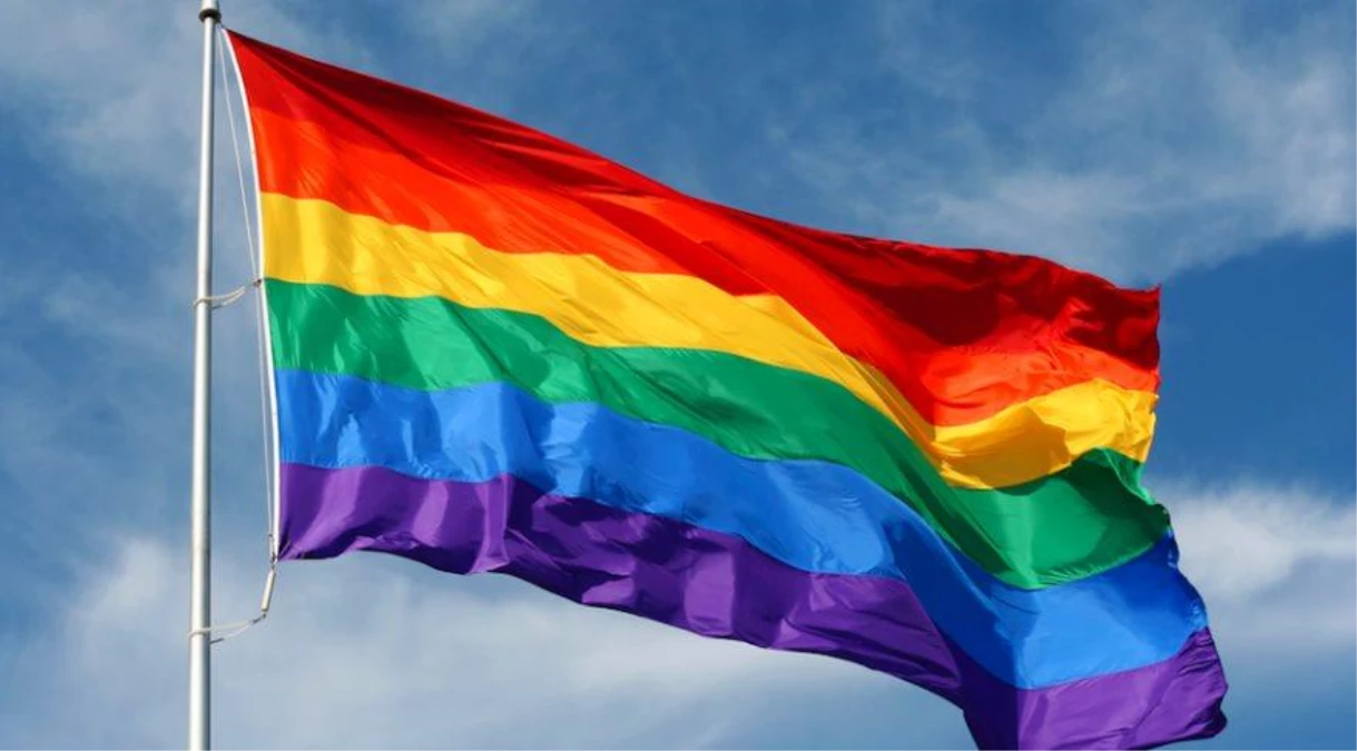 Ticaret Bakanlığı: LGBT ve gökkuşağı temalı ürünlerin +18 uyarısı konulmadan satışı yasaya aykırı