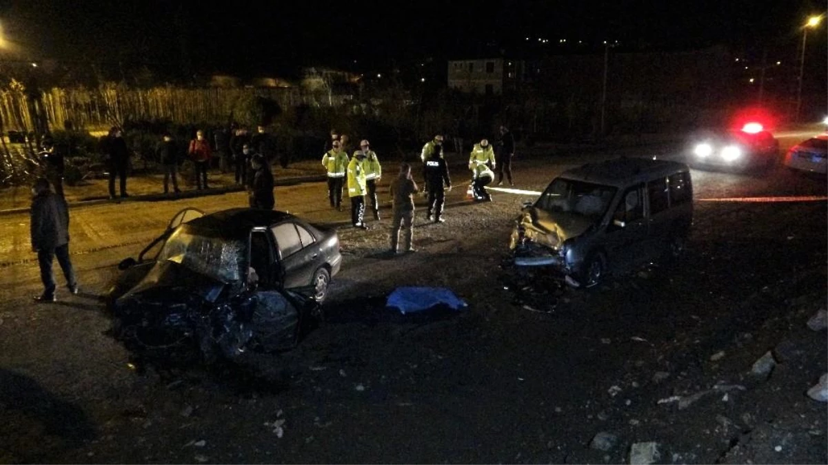 Son dakika... Tokat\'ta iki araç kafa kafaya çarpıştı: 1 ölü, 1 ağır yaralı