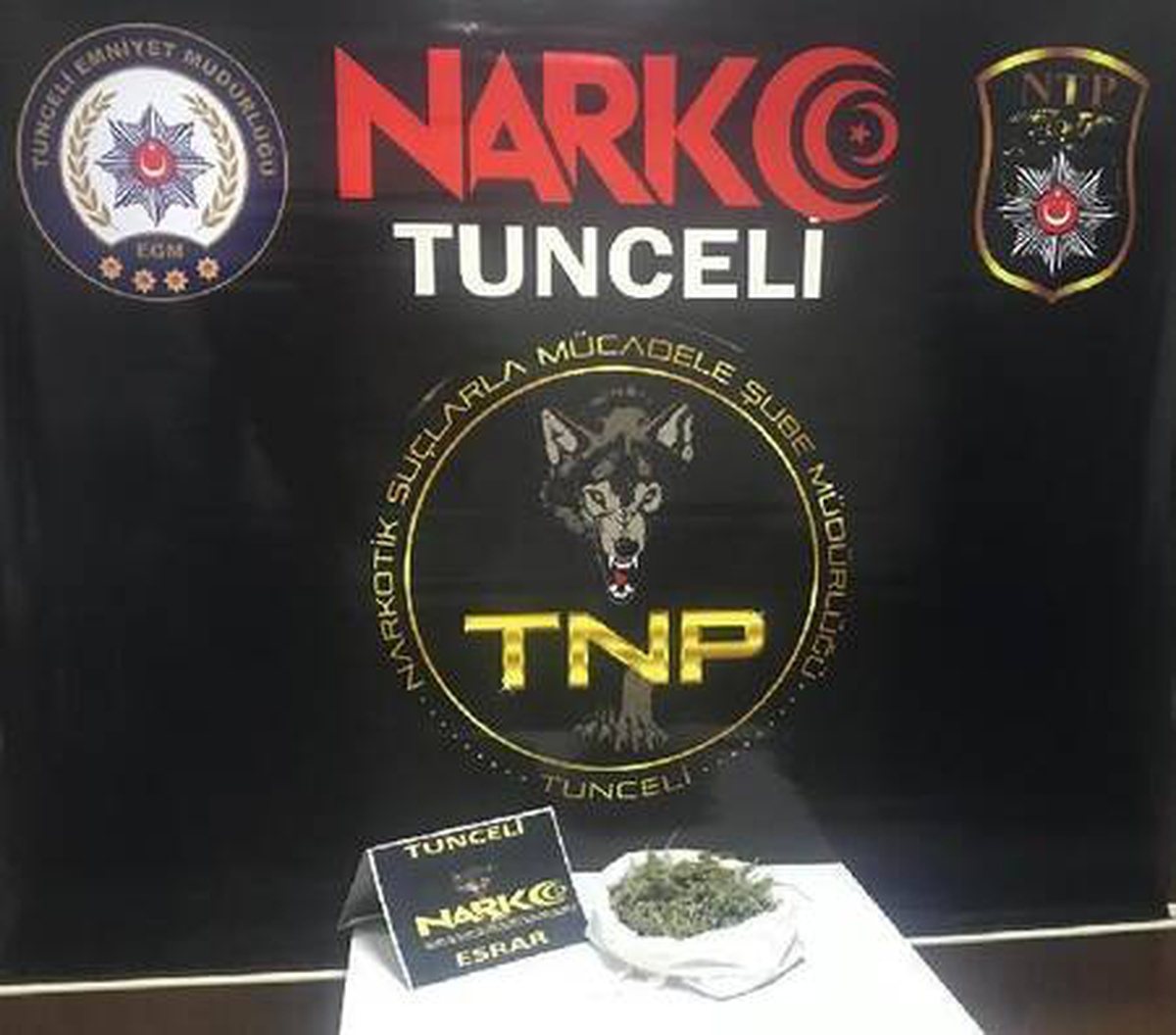 Tunceli\'de otomobil zulasından uyuşturucu çıktı