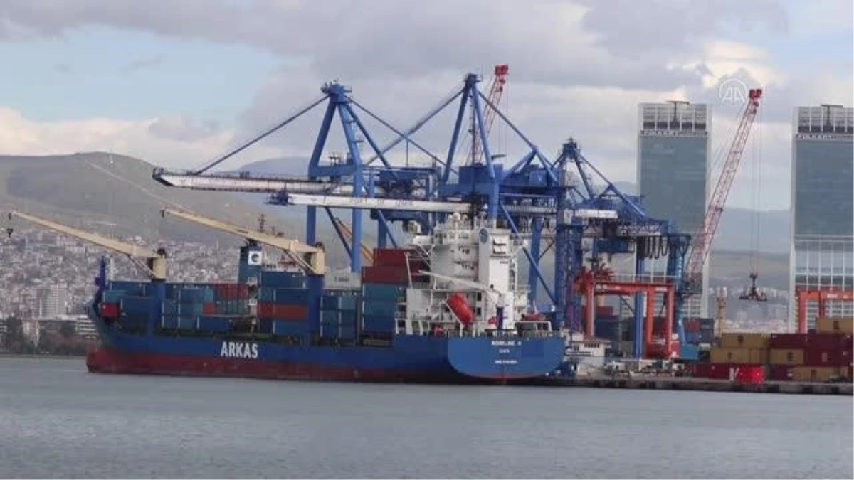 Akdeniz\'de hukuk dışı arama yapılan Türk gemisi, İzmir Limanı\'na geldi
