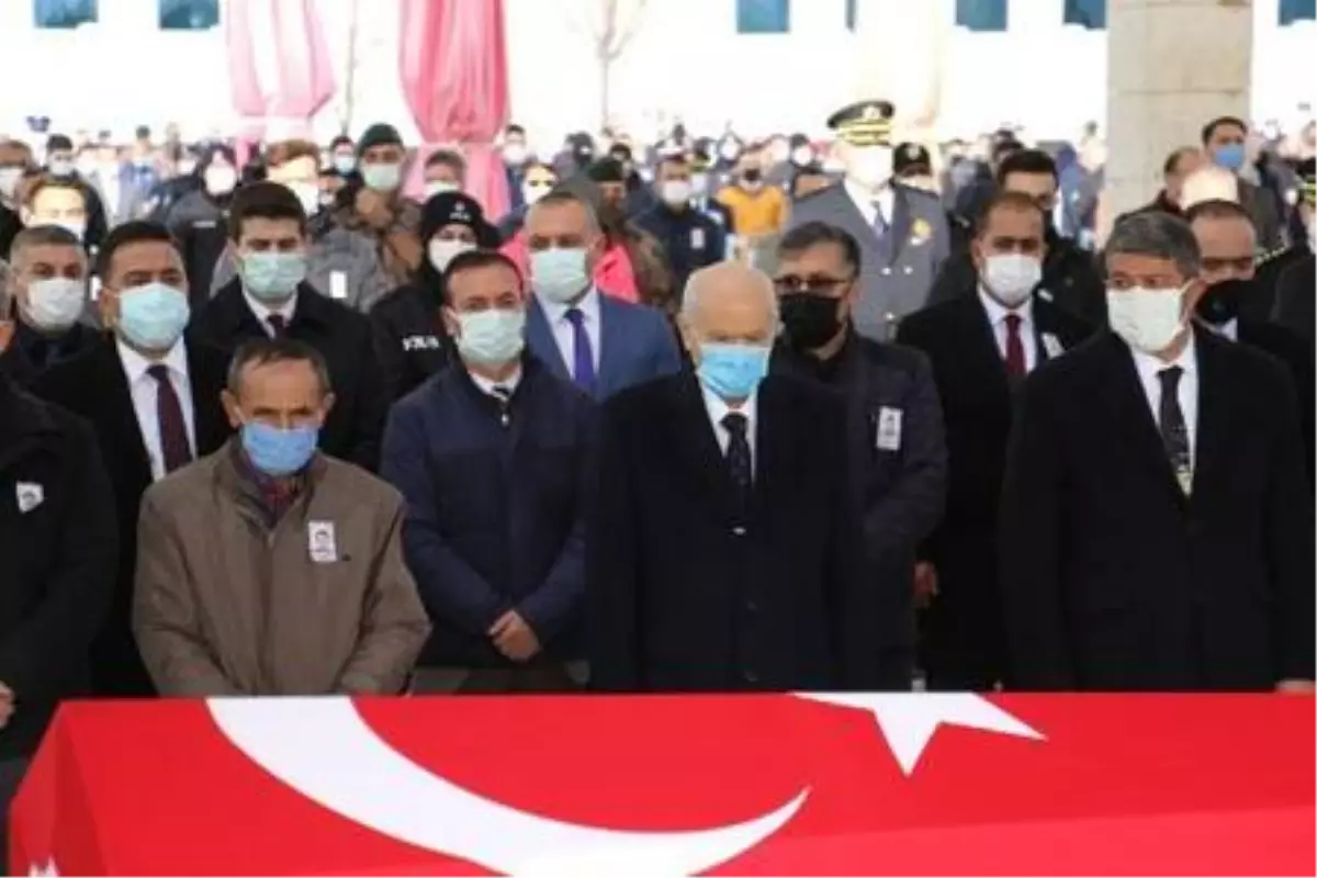 Son dakika... Ankara\'da trafik kazası sonucu şehit olan polis memuru son yolculuğuna uğurlandı