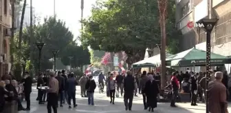 Bakan Koca'nın sürekli uyardığı Mersin'de caddeler tıklım tıklım