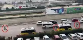 Cezaevine götürülürken kaçan 2 şüpheli ile polis arasındaki kovalamaca kamerada