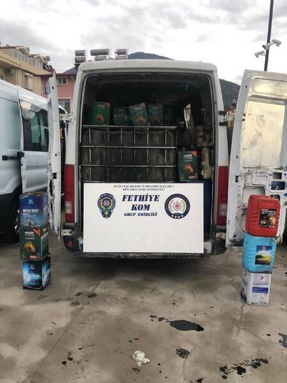 Fethiye ve Marmaris\'te kaçakçılık operasyonları: 6 gözaltı