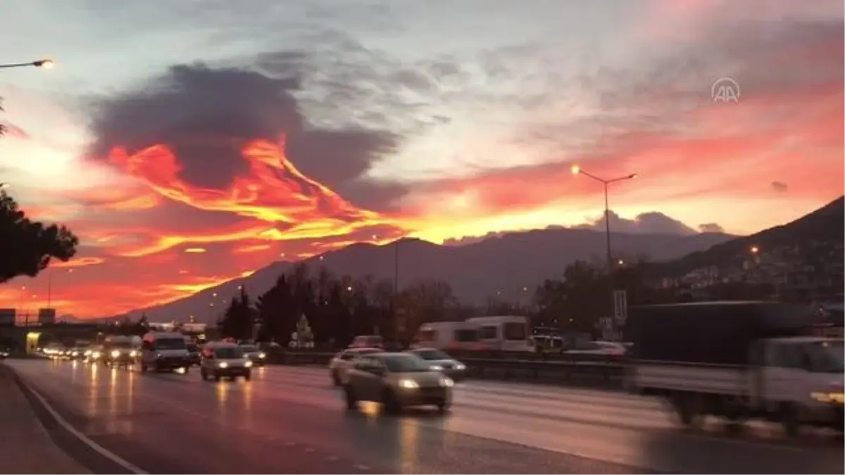 Gün doğumunda oluşan kızıllık güzel görüntü oluşturdu