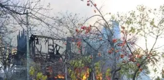 İnebolu'da 2 katlı ev, alev alev yandı