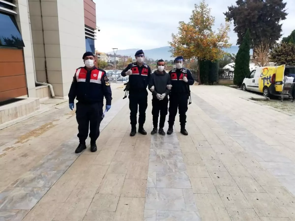 İzmir\'de KADES ile yardım isteyen kadının imdadına jandarma yetişti