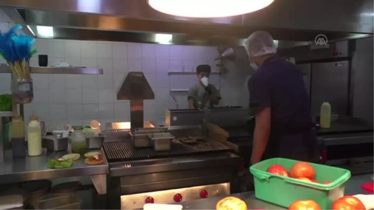 Kolombiya\'daki restoran hamburgeri gerçek altınla yapıyor