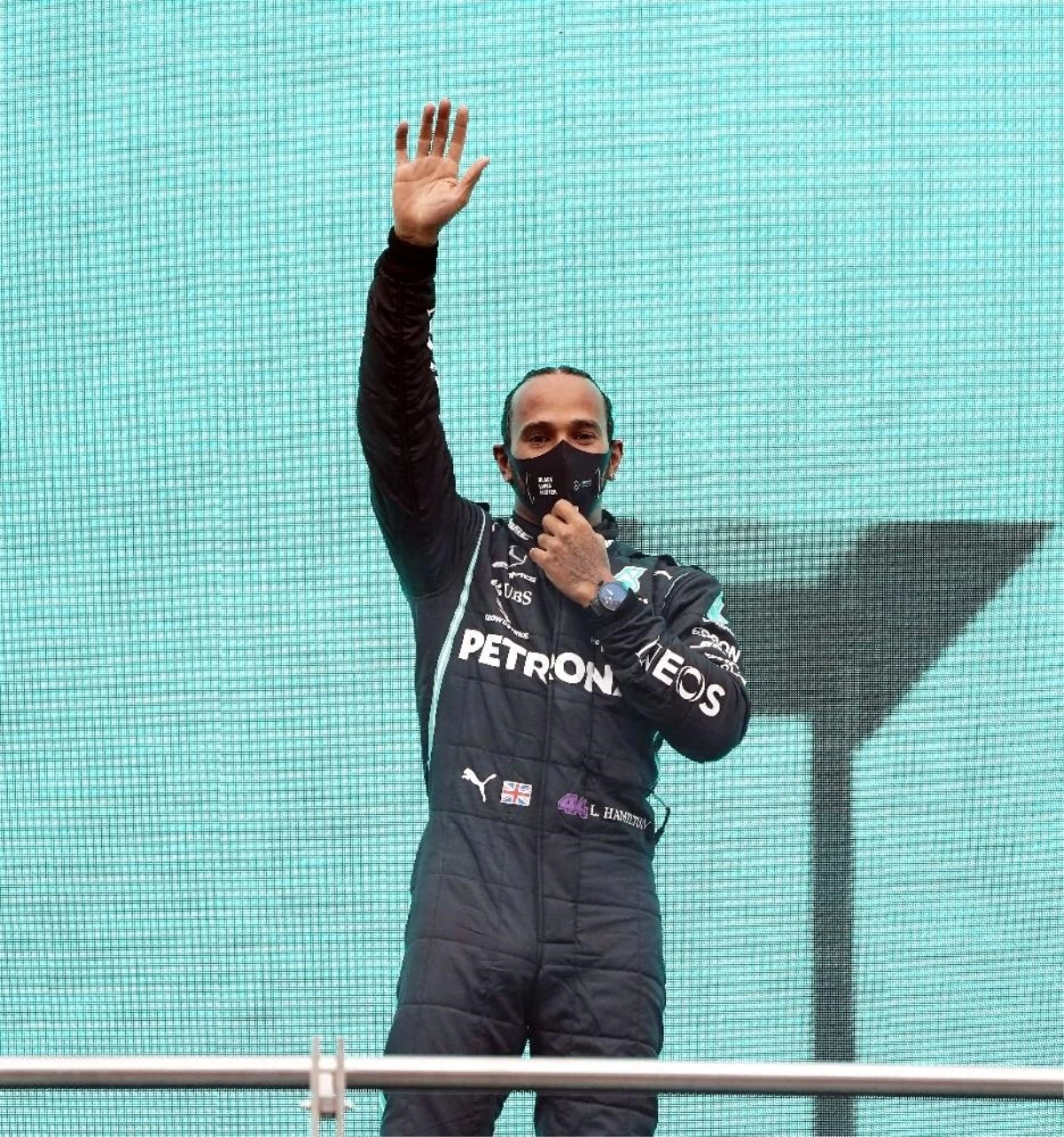 Lewis Hamilton\'ın Covid-19 testi negatif çıktı