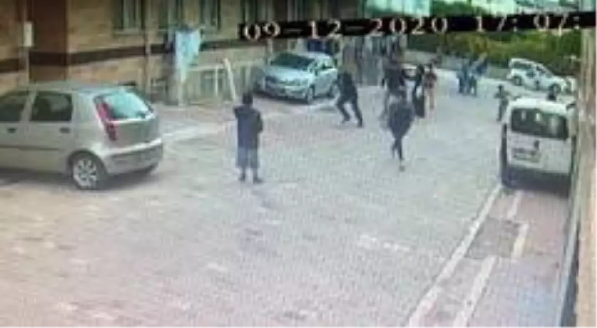 Son dakika haberi! Mahallede top oynayan çocuklara sinirlenen adam dehşet saçtı