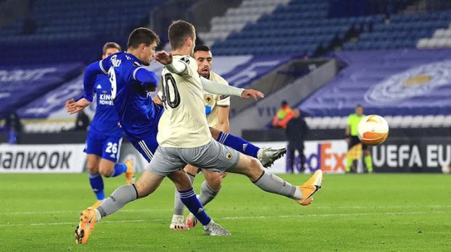 Milli futbolcumuz Cengiz Ünder, Leicester City formasıyla ilk golünü attı