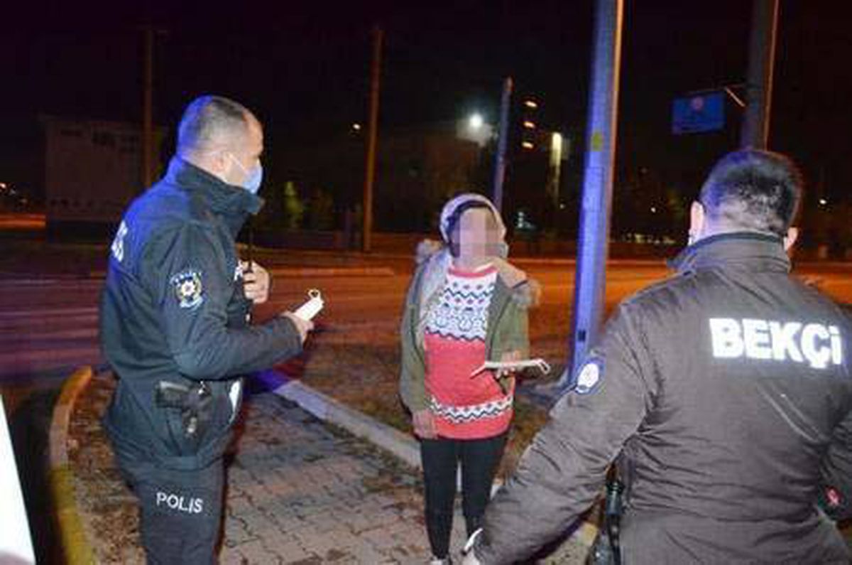 Parkta alkol alan kadın, annesinin evden kovduğunu, kısıtlamadan haberi olmadığını öne sürdü