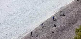 Sağanak beklenen Antalya'da deniz keyfi