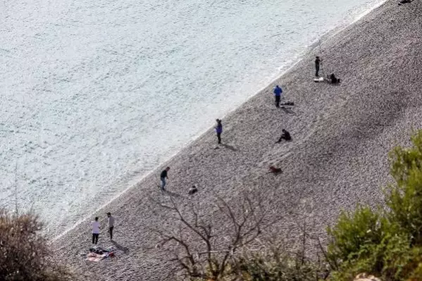 Sağanak beklenen Antalya'da deniz keyfi, System.String[]