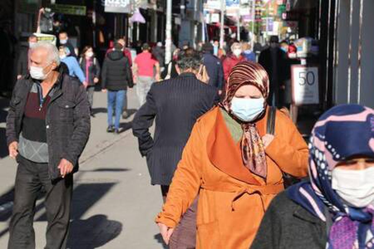 Samsun\'un caddelerinde yoğunluk azalmıyor