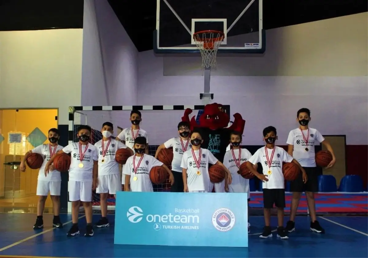 Savaşın çocukları basketbolla güldü