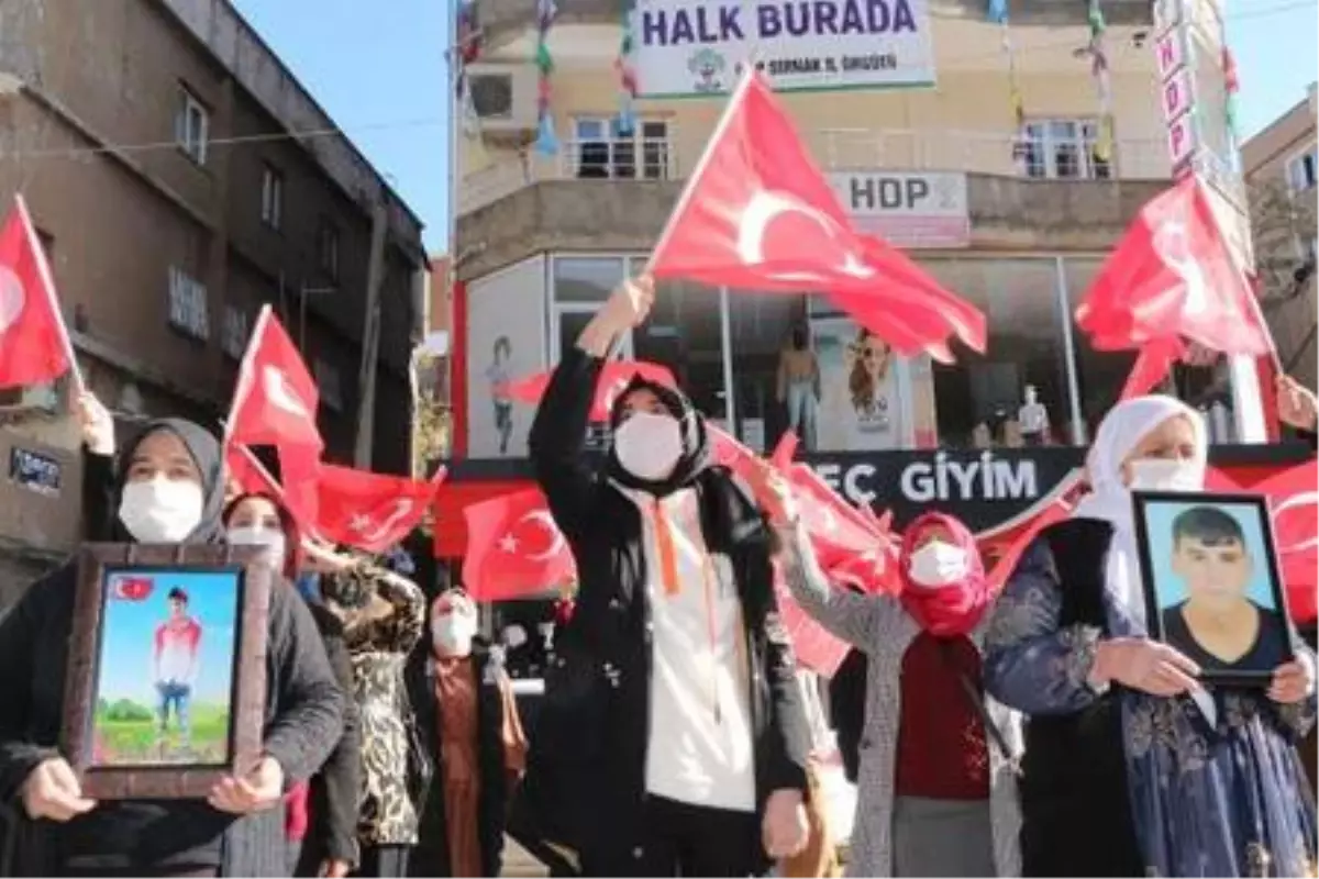 Son dakika haberleri: Şırnaklı kadınlar, HDP önündeki eylemlerini 14\'üncü haftada da sürdürdü