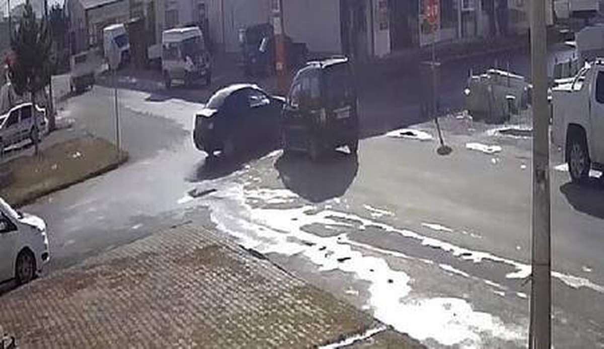 Sivas\'ta, sürekli kazaların olduğu sokağın esnafı önlem istiyor